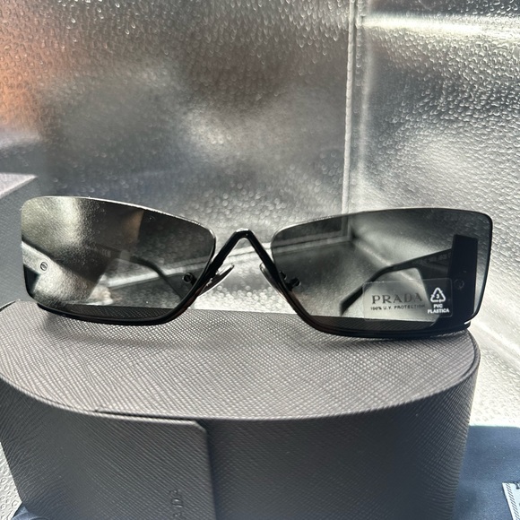New PRADA PR 2 Women's Irregular Sunglasses - Black/Gray - Picture 8 of 9